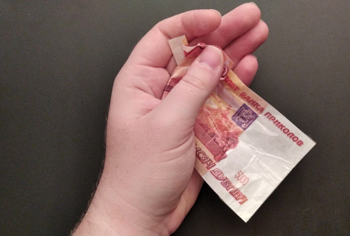 6% россиян любят держать в руках наличные и считать банкноты